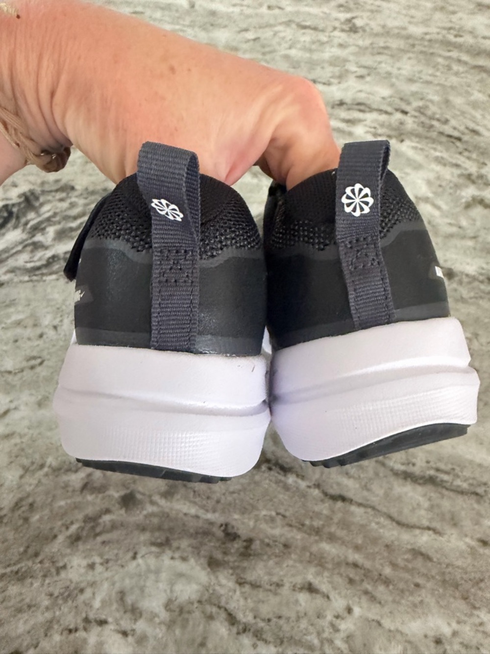 Nike Kids Black and White Hook-and-Loop Sneakers - New Without Tags - Picture 4 of 5